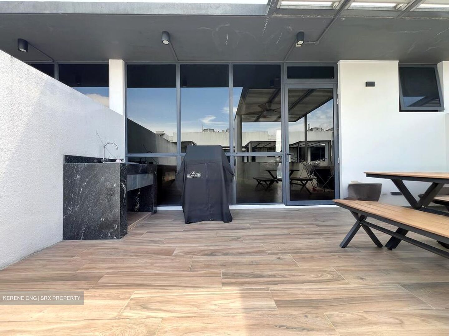 Sunrise Avenue (D28), Terrace #453273711